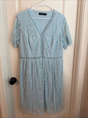 Daisy Light Blue Lace V-Neck Midi Dress